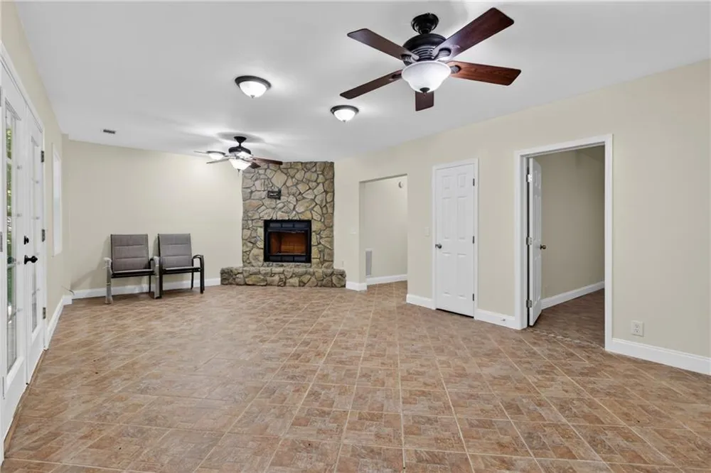 825 Rue Fluer De Lis Lavonia, GA 30553