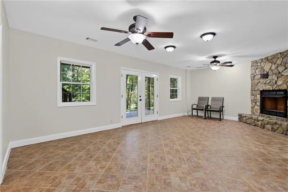 825 Rue Fluer De Lis Lavonia, GA 30553