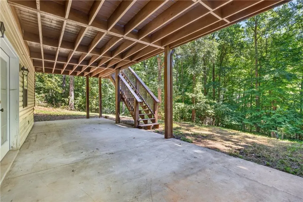 825 Rue Fluer De Lis Lavonia, GA 30553