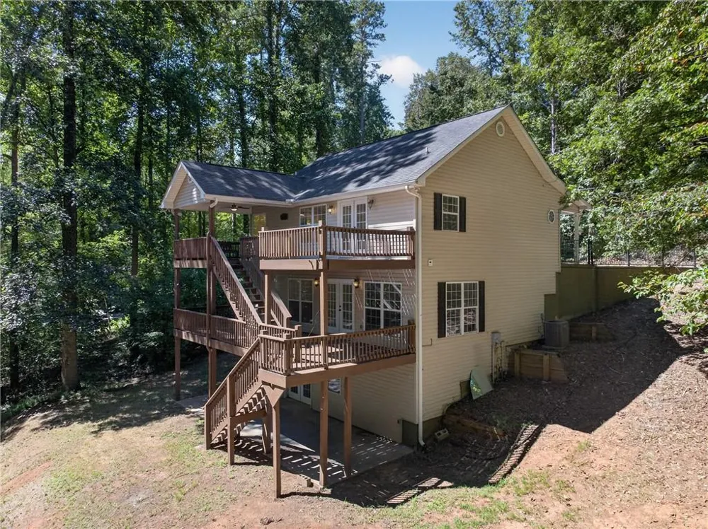 825 Rue Fluer De Lis Lavonia, GA 30553
