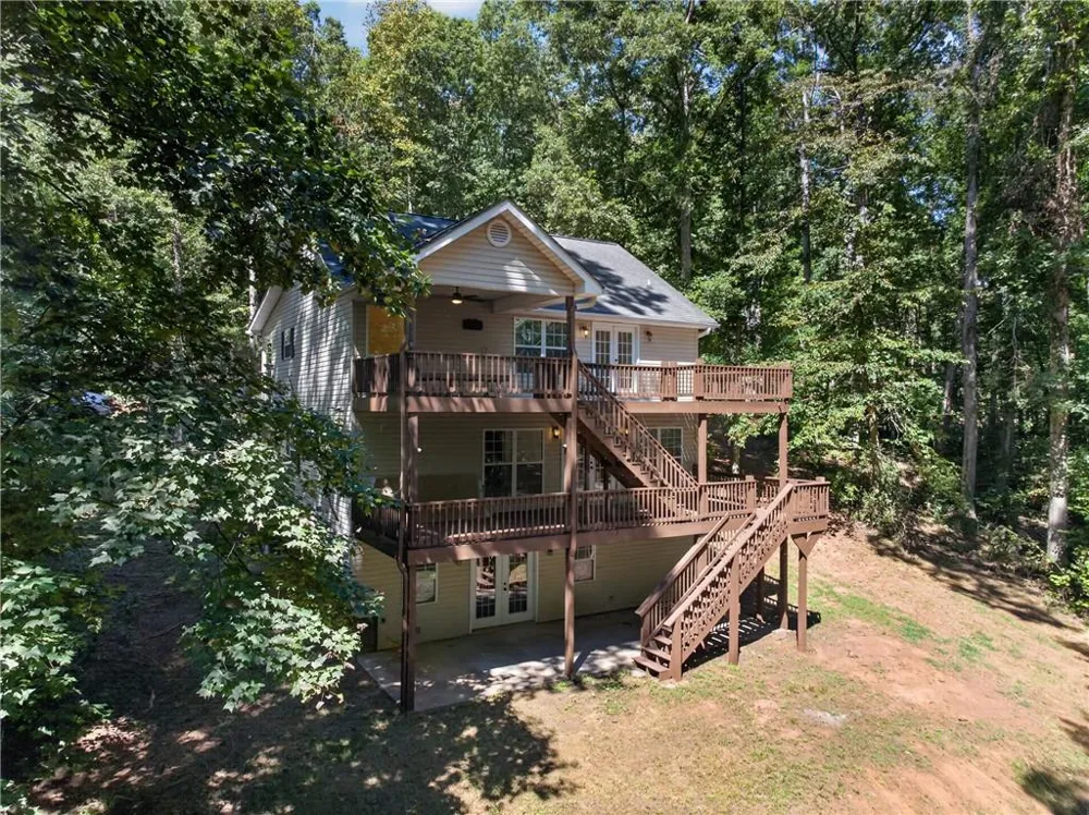 825 Rue Fluer De Lis Lavonia, GA 30553