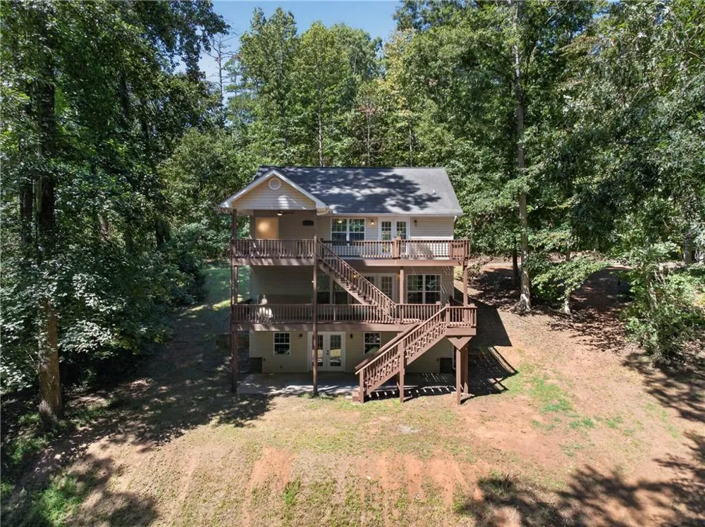 825 Rue Fluer De Lis Lavonia, GA 30553
