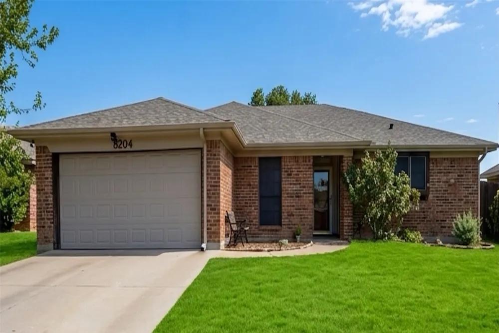 8204 Lara Lane Watauga, TX 76148
