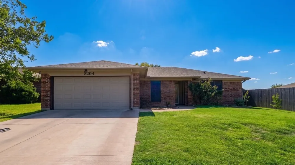 8204 Lara Lane Watauga, TX 76148