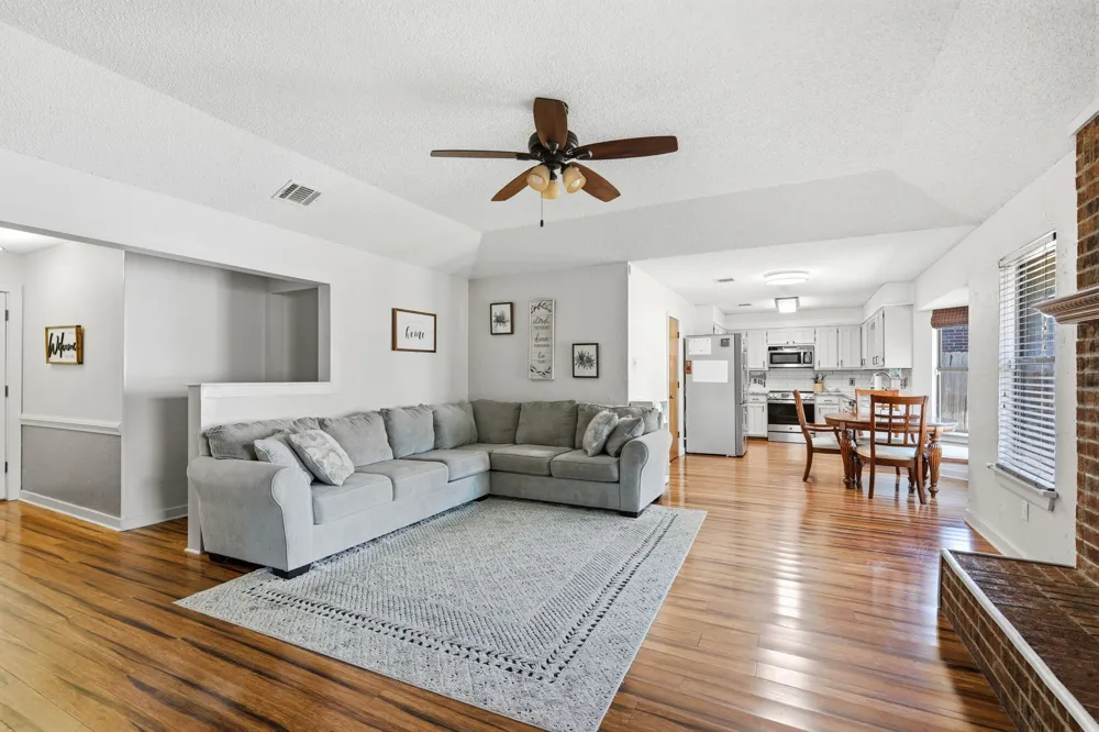 8204 Lara Lane Watauga, TX 76148