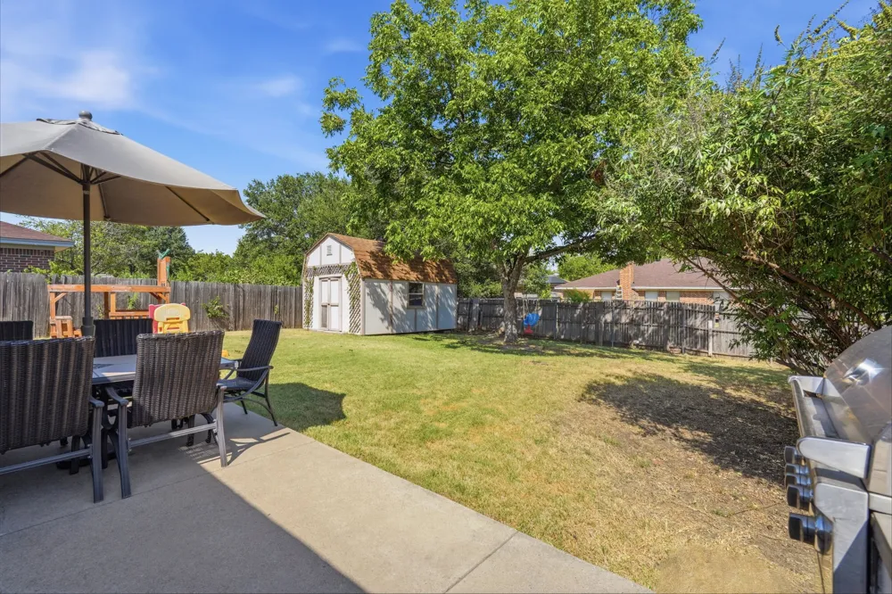 8204 Lara Lane Watauga, TX 76148
