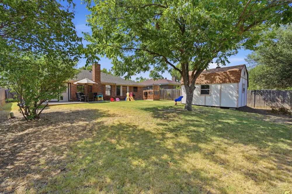 8204 Lara Lane Watauga, TX 76148