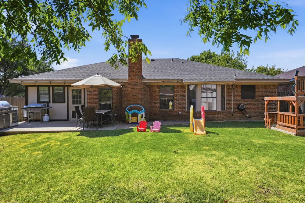8204 Lara Lane Watauga, TX 76148