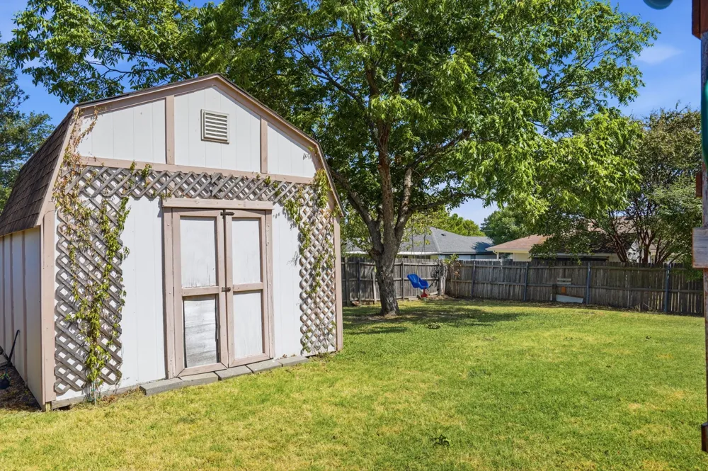 8204 Lara Lane Watauga, TX 76148