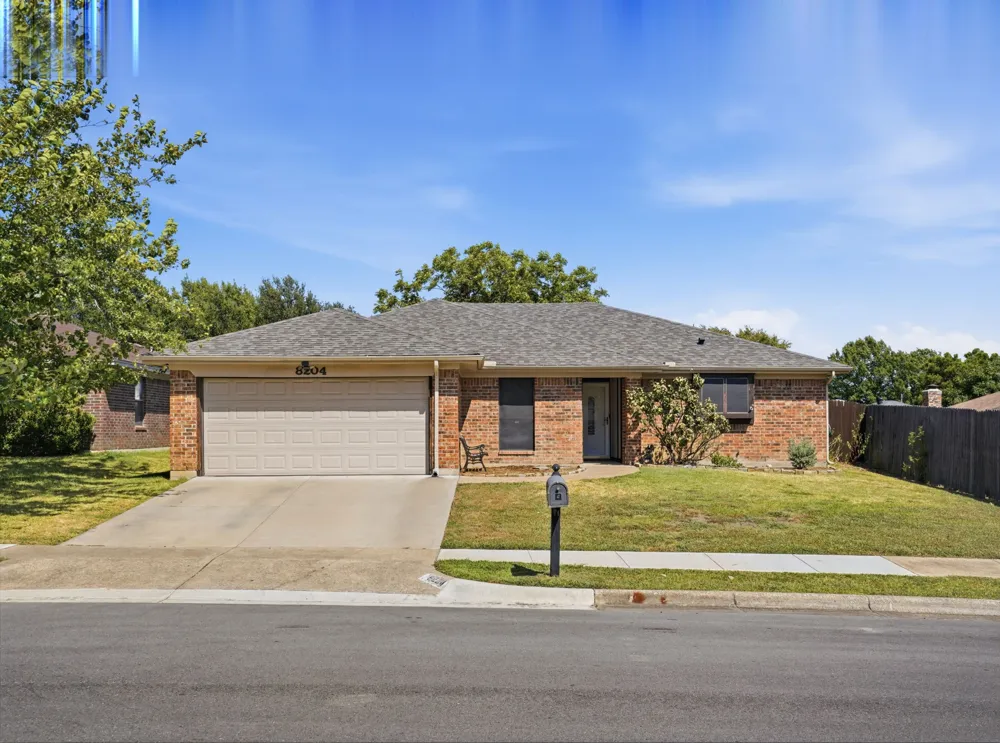 8204 Lara Lane Watauga, TX 76148