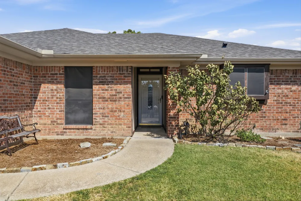 8204 Lara Lane Watauga, TX 76148