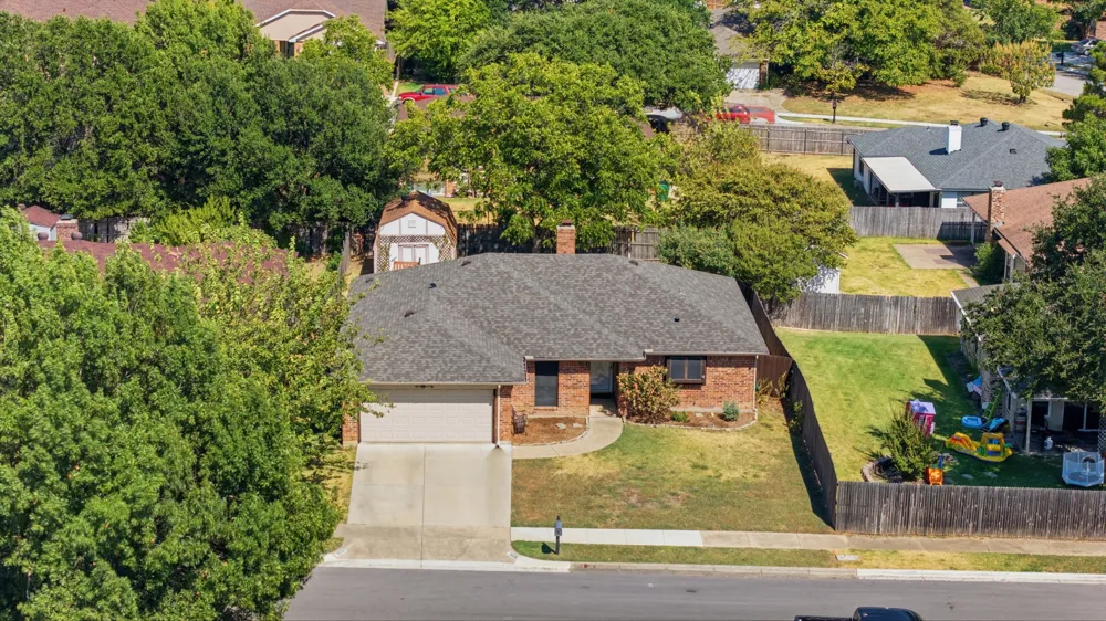 8204 Lara Lane Watauga, TX 76148