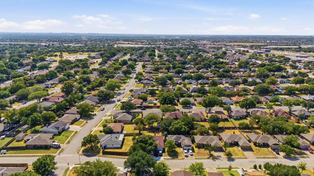 8204 Lara Lane Watauga, TX 76148
