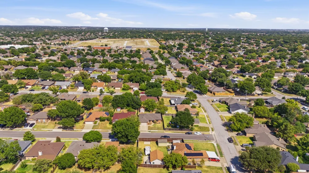 8204 Lara Lane Watauga, TX 76148