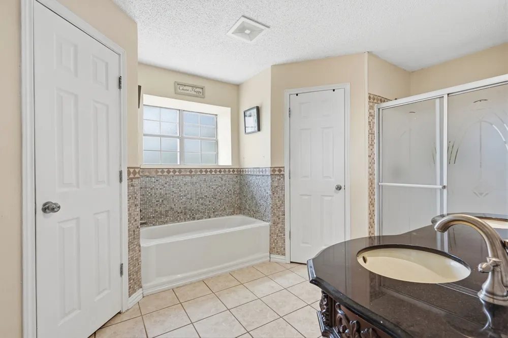 8204 Lara Lane Watauga, TX 76148