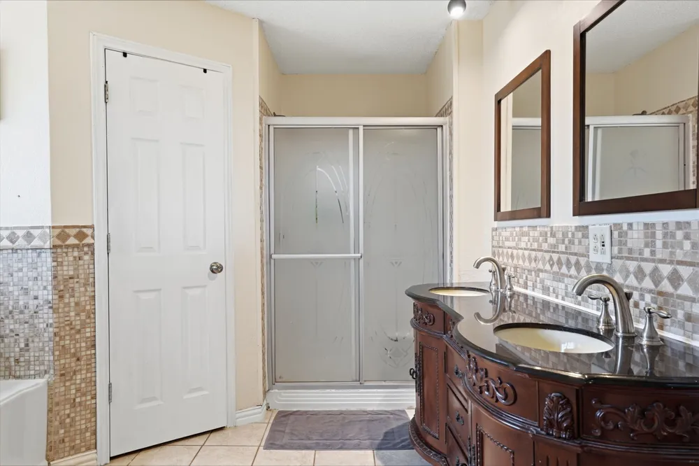 8204 Lara Lane Watauga, TX 76148