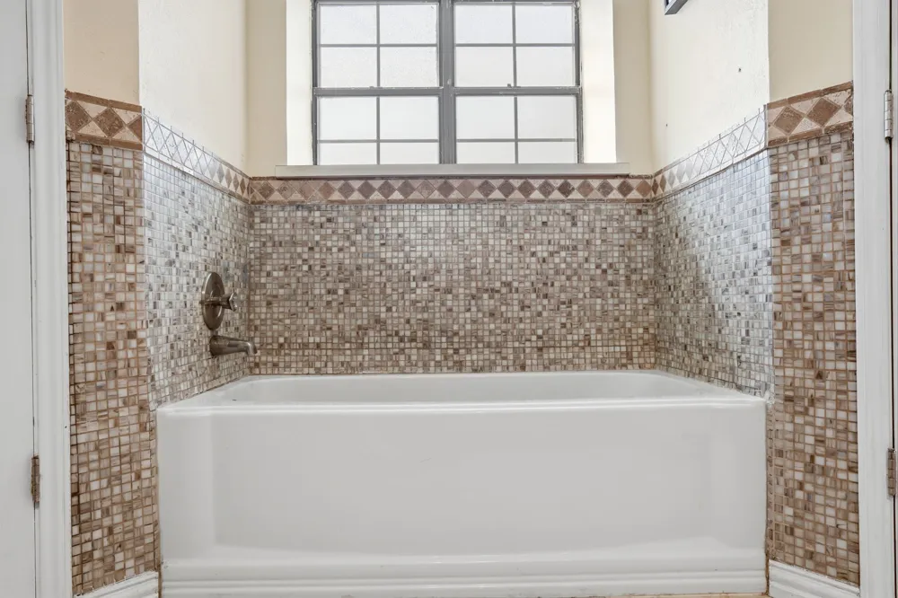 8204 Lara Lane Watauga, TX 76148