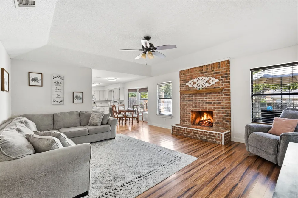 8204 Lara Lane Watauga, TX 76148