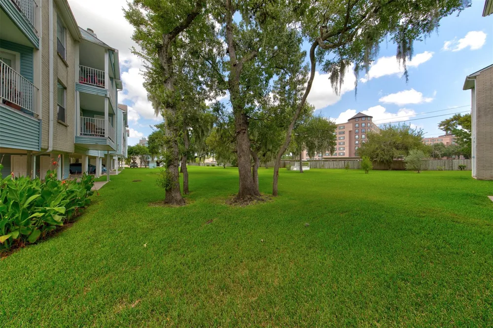 18617 Egret Bay Boulevard #506 Webster, TX 77058