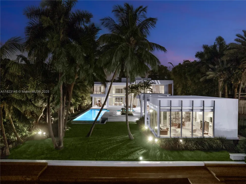 30 Palm Ave Miami Beach, FL 33139