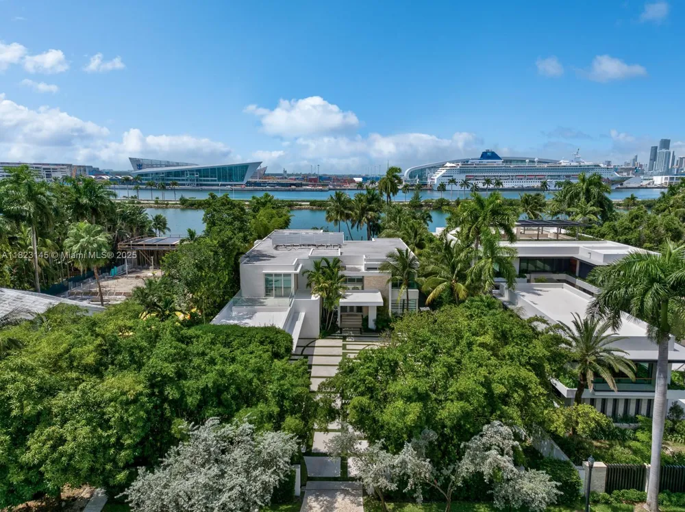 30 Palm Ave Miami Beach, FL 33139