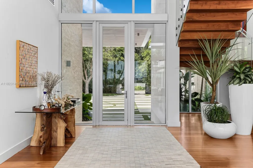 30 Palm Ave Miami Beach, FL 33139