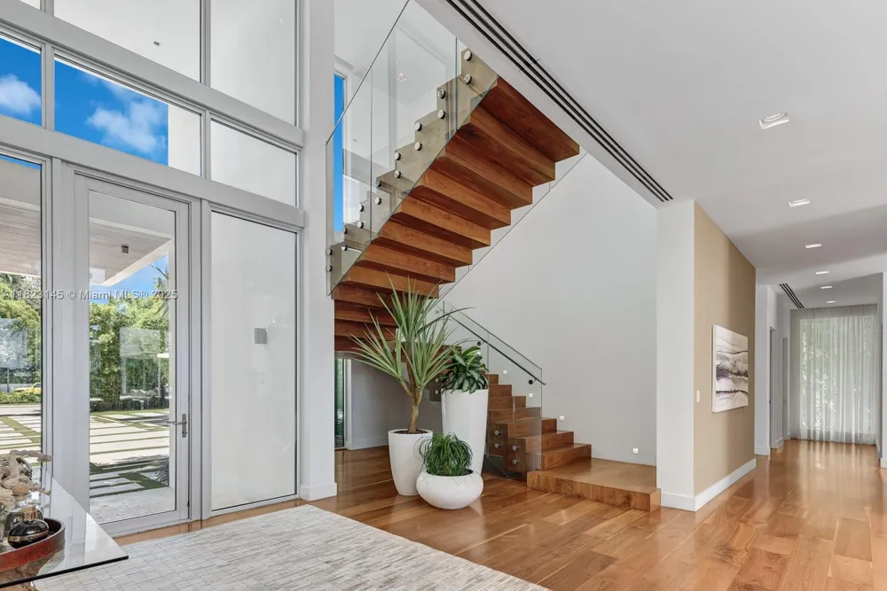 30 Palm Ave Miami Beach, FL 33139