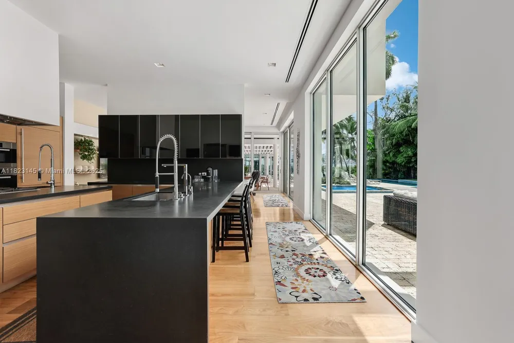 30 Palm Ave Miami Beach, FL 33139