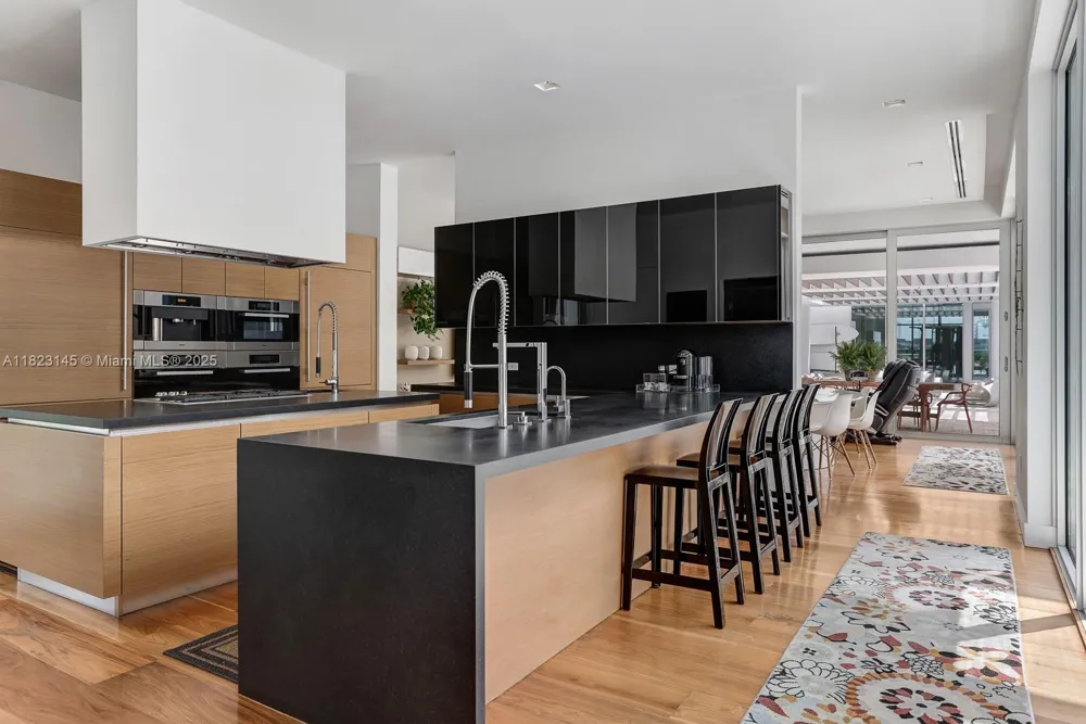 30 Palm Ave Miami Beach, FL 33139