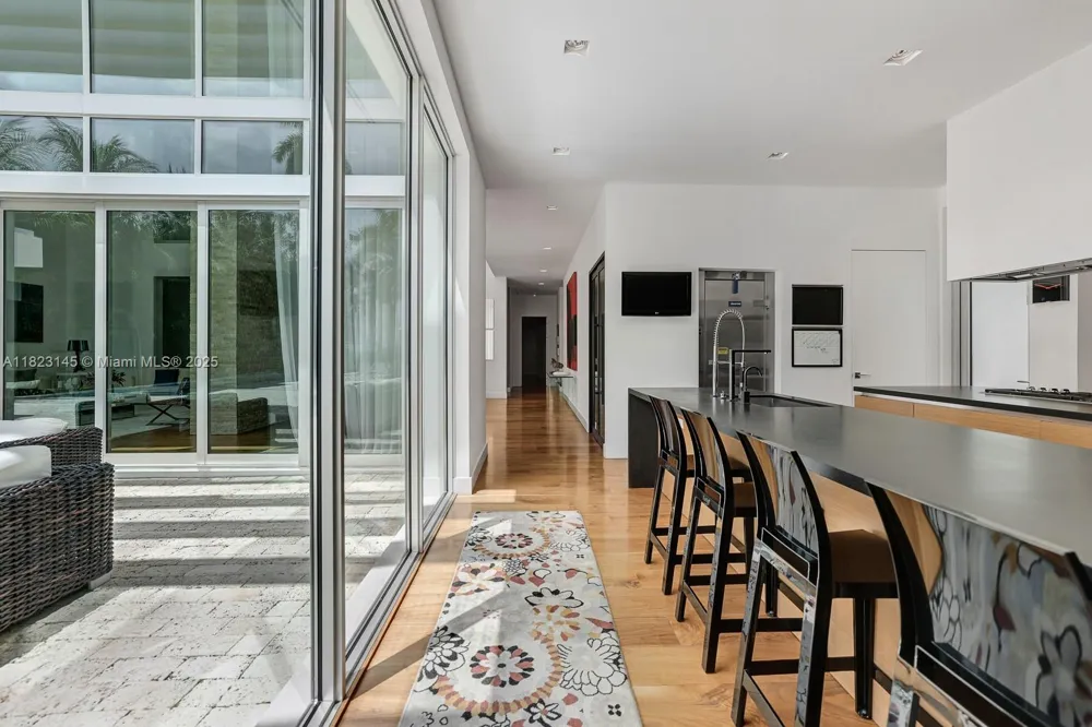 30 Palm Ave Miami Beach, FL 33139