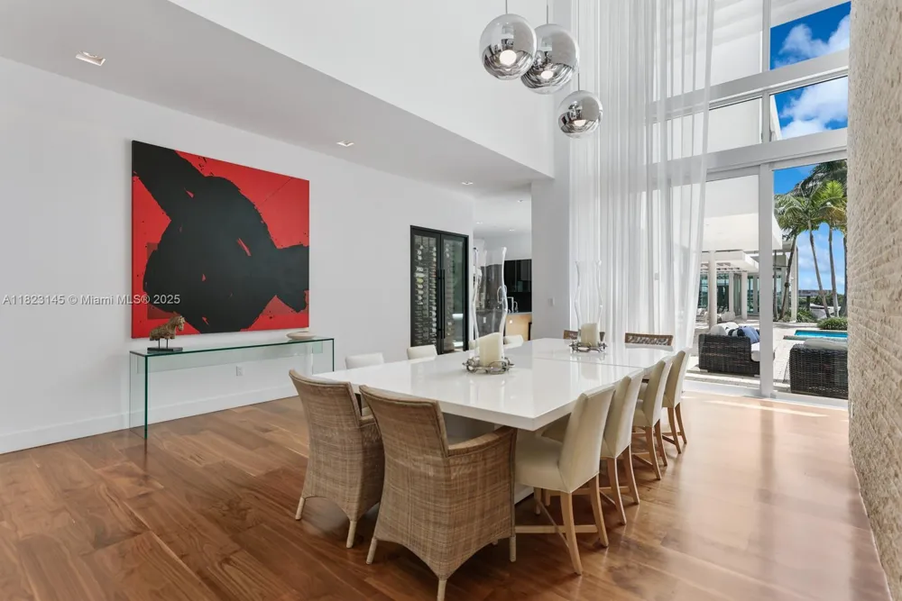 30 Palm Ave Miami Beach, FL 33139
