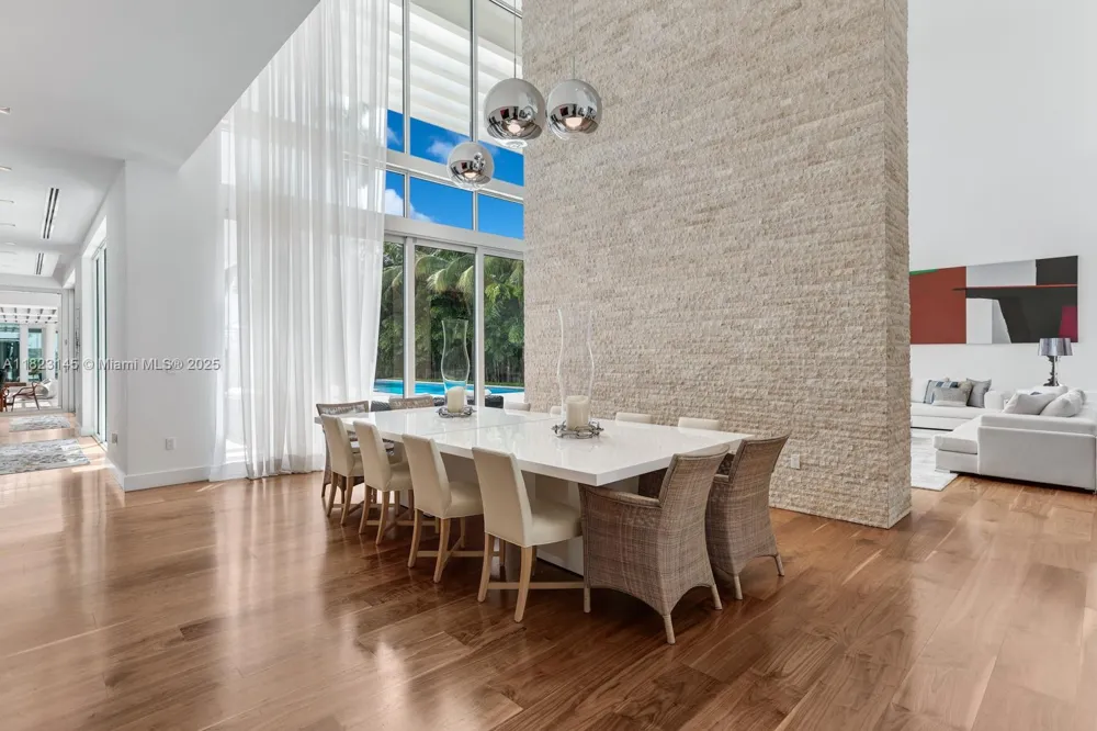 30 Palm Ave Miami Beach, FL 33139