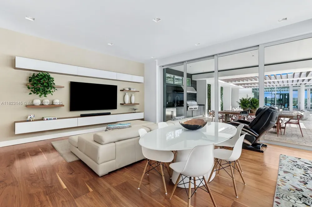 30 Palm Ave Miami Beach, FL 33139