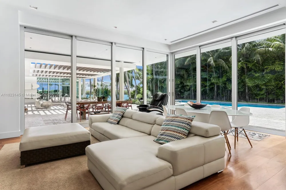 30 Palm Ave Miami Beach, FL 33139