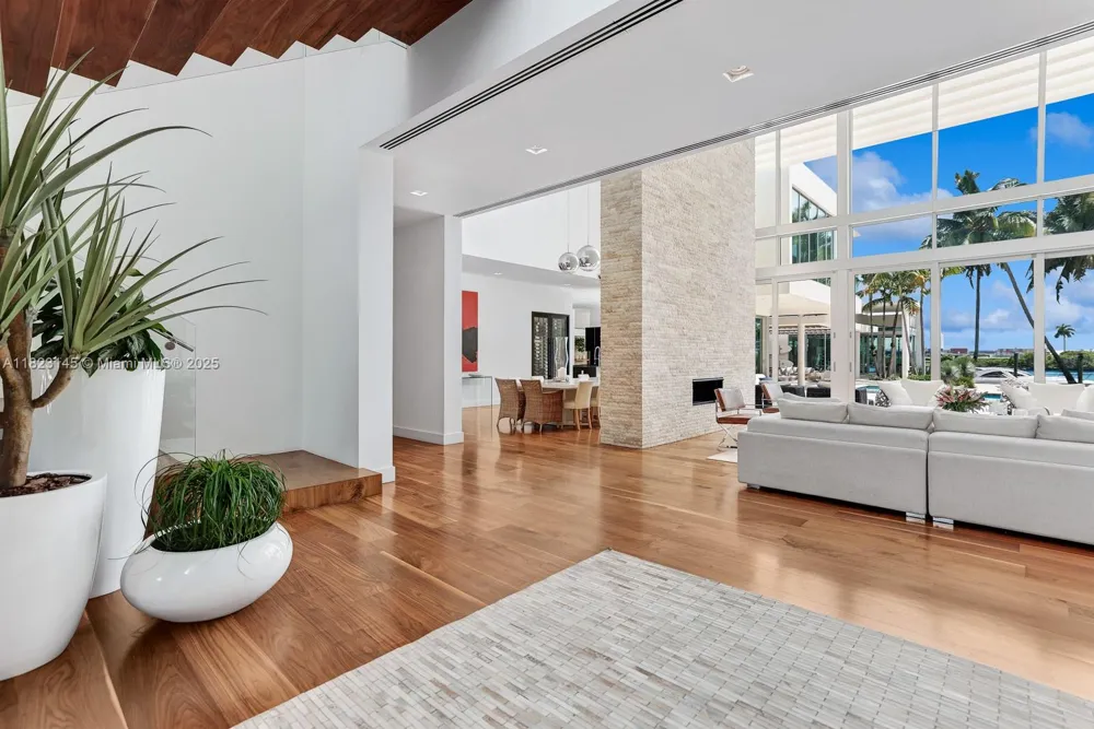 30 Palm Ave Miami Beach, FL 33139