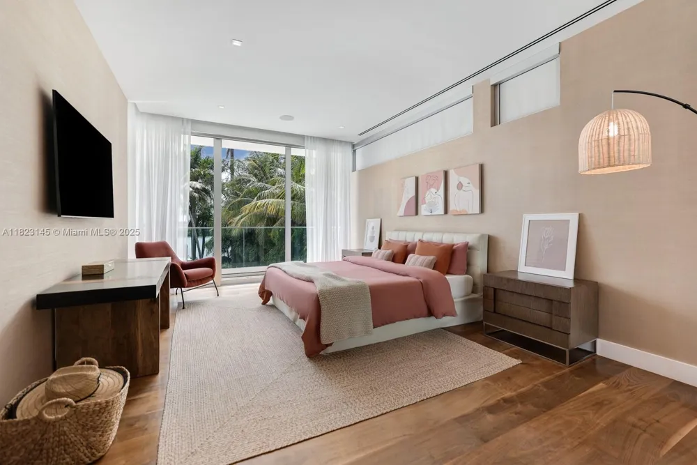 30 Palm Ave Miami Beach, FL 33139
