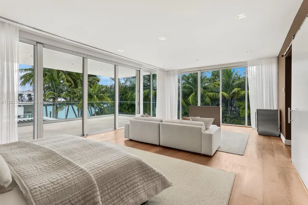 30 Palm Ave Miami Beach, FL 33139
