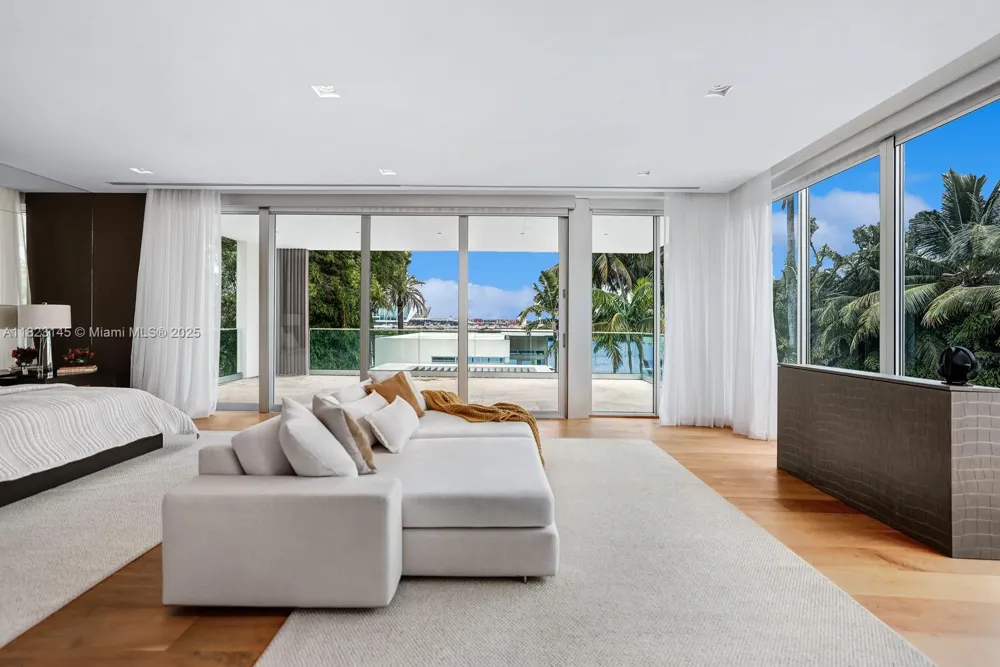 30 Palm Ave Miami Beach, FL 33139