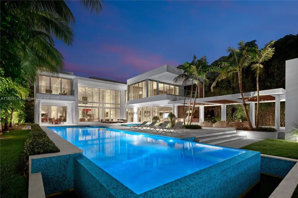 30 Palm Ave Miami Beach, FL 33139