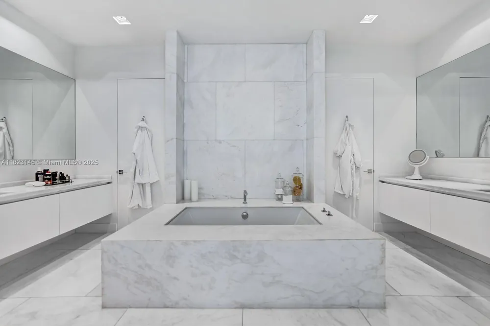 30 Palm Ave Miami Beach, FL 33139