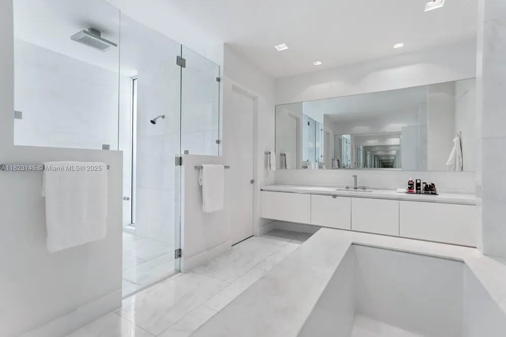 30 Palm Ave Miami Beach, FL 33139
