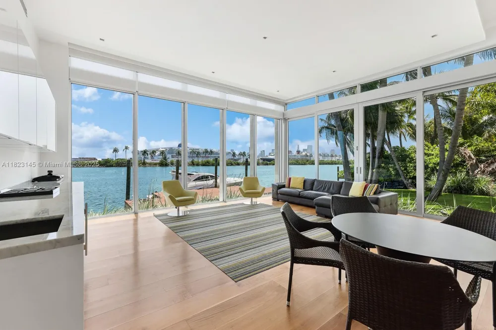 30 Palm Ave Miami Beach, FL 33139