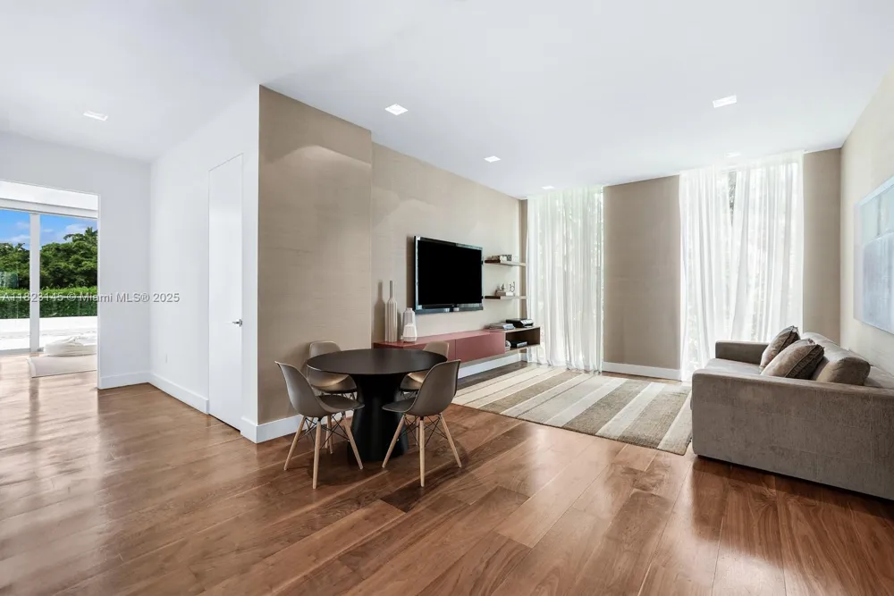30 Palm Ave Miami Beach, FL 33139