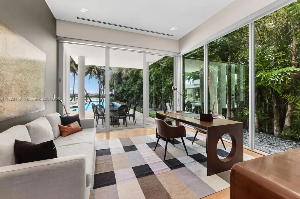 30 Palm Ave Miami Beach, FL 33139