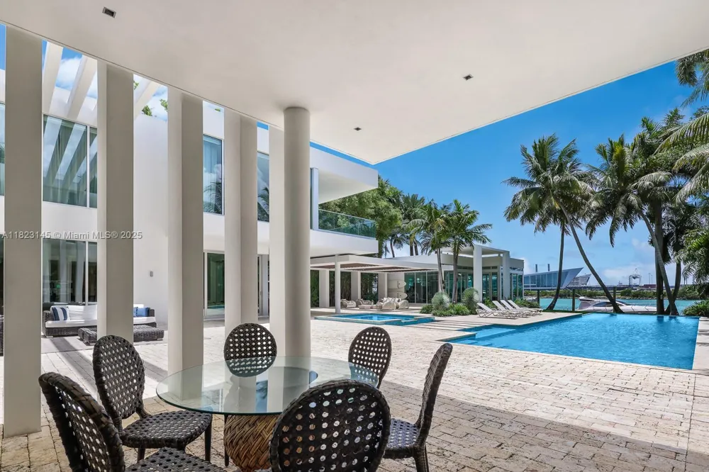 30 Palm Ave Miami Beach, FL 33139