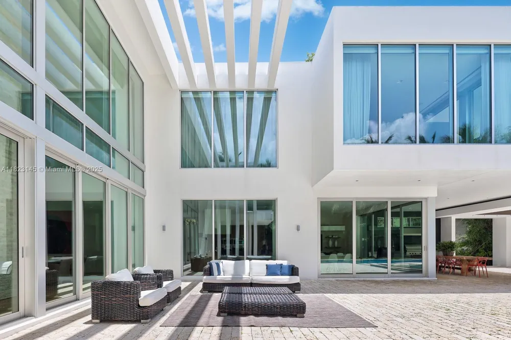 30 Palm Ave Miami Beach, FL 33139