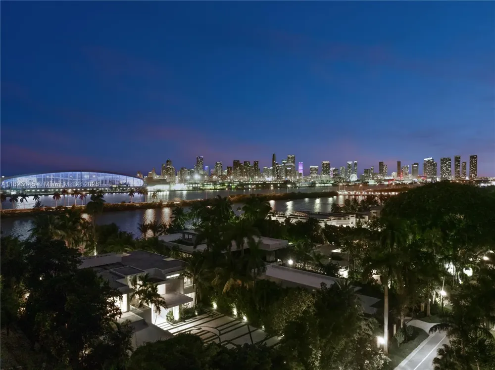 30 Palm Ave Miami Beach, FL 33139
