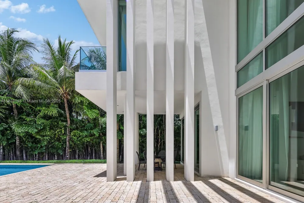 30 Palm Ave Miami Beach, FL 33139