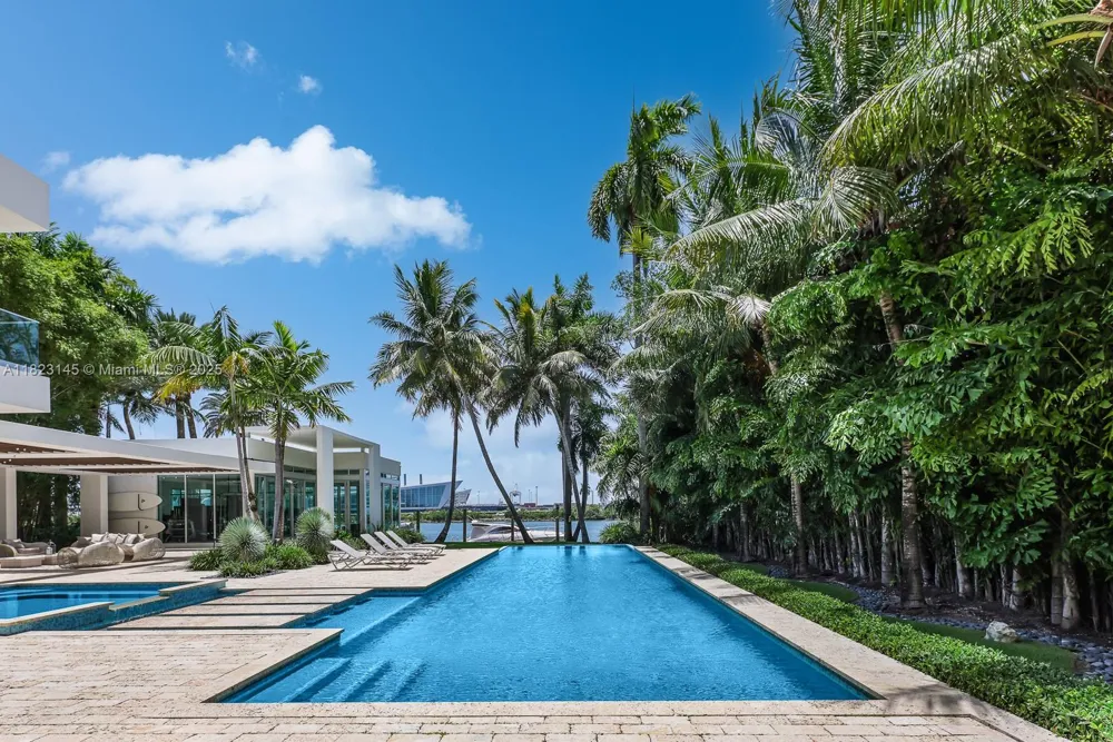30 Palm Ave Miami Beach, FL 33139