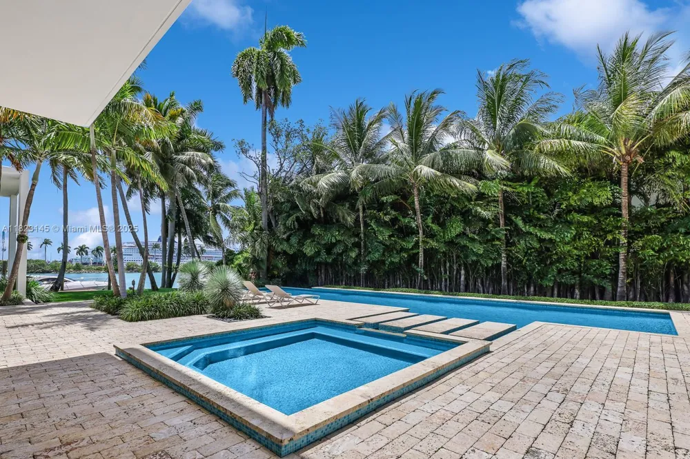 30 Palm Ave Miami Beach, FL 33139